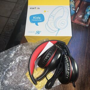 Earfun Kids Headphones Wired with Microphone, 85/94Db Volume Limit Portable